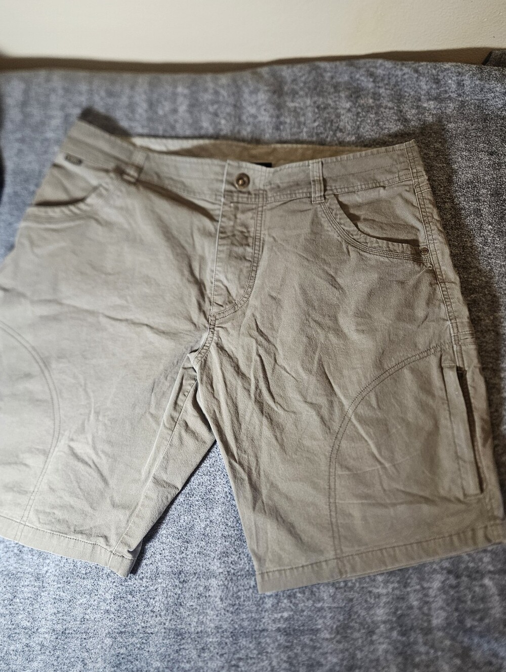 Men's Kuhl Rambler Fishing Shorts in Khaki Size 36